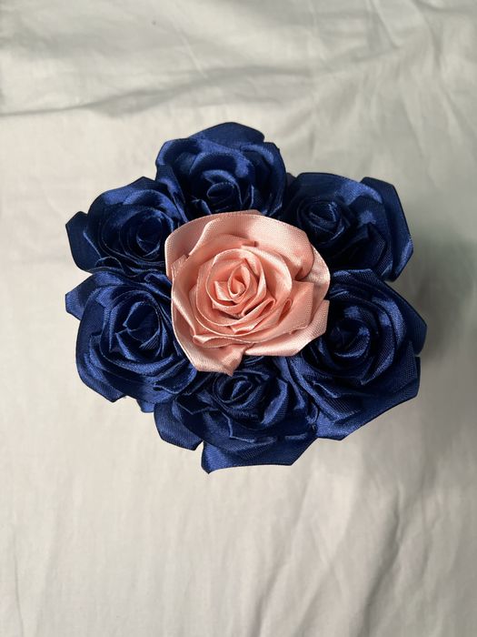 Aranjament floral din satin