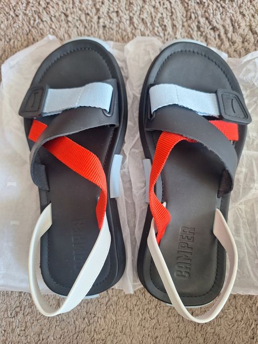 Продавам оригинални дамски сандали Caper