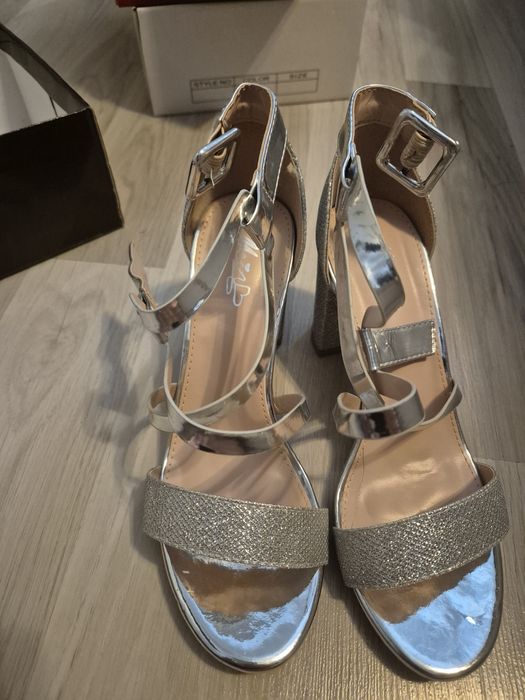 Pantofi toc argintii 37