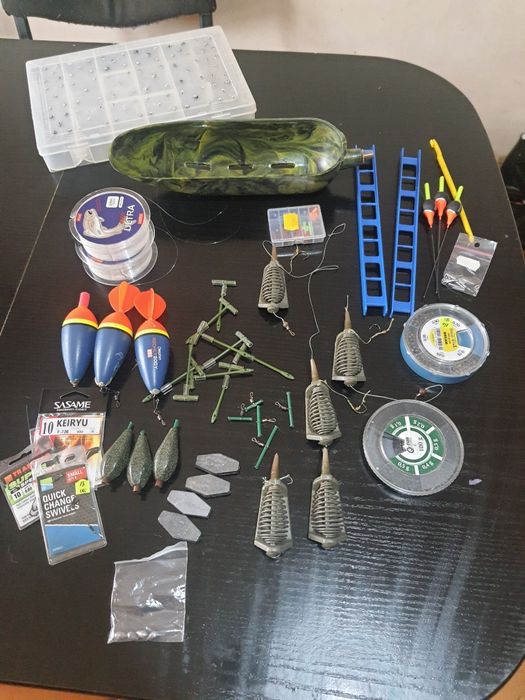 Vând accesorii pescuit