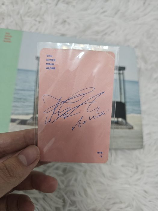 Альбом BTS (You never walk alone)