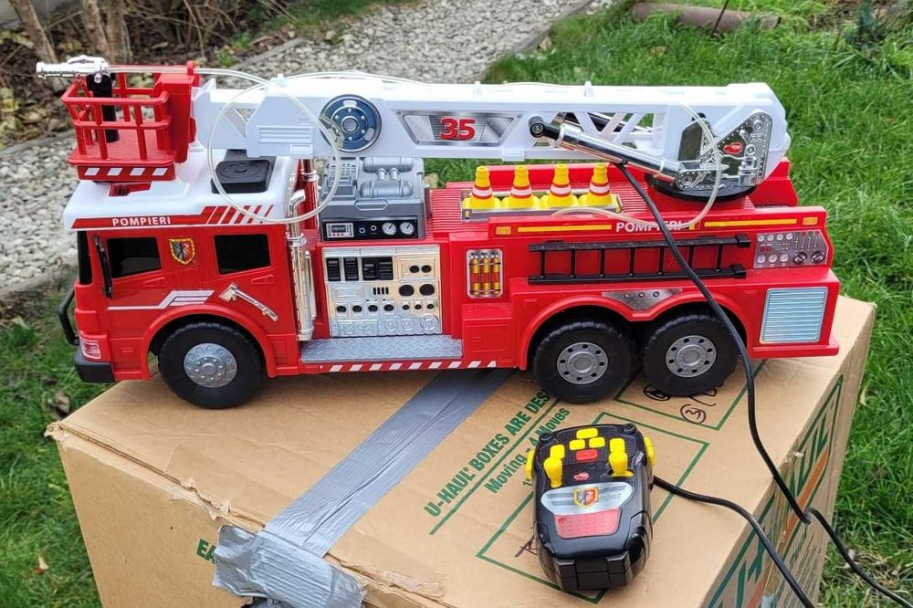 Masina de pompieri cu telecomanda