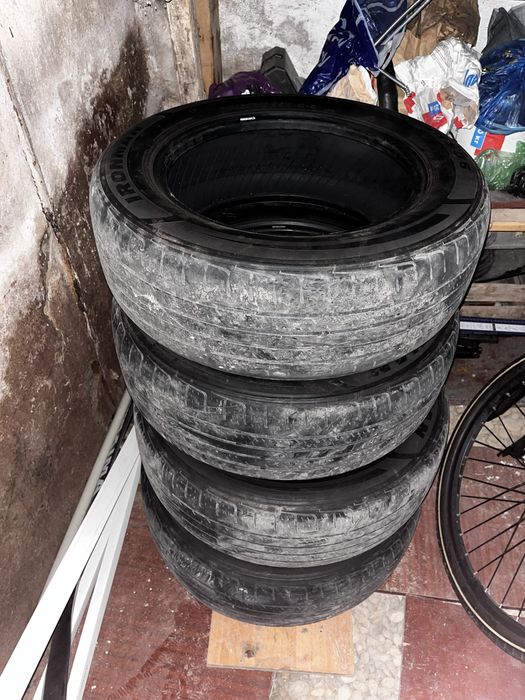 Продам 4Летних шин 215/60/16