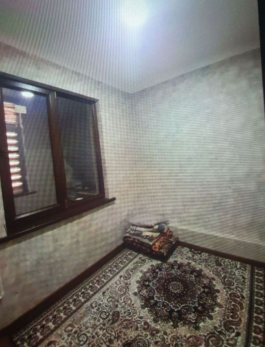 Чиланзар 19 1 комнатная переделанная 2 комнатную 1.5/6 балкон 40 квадр