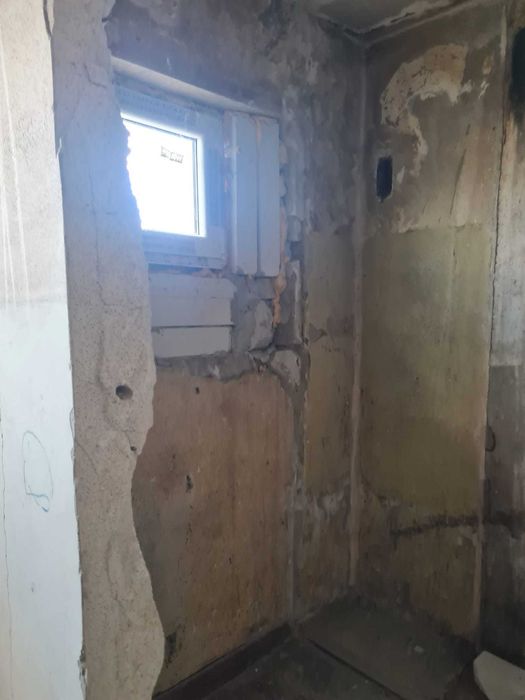 Apartament spatios 4 camere de vanzare 65 000 euro ( negociabil)