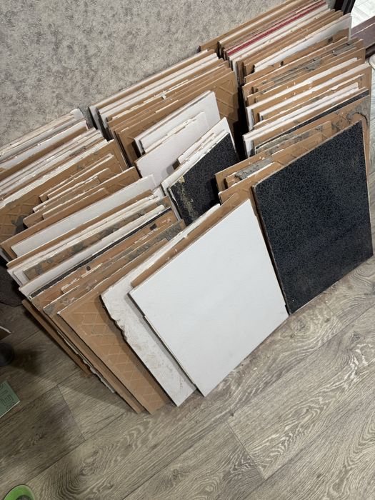 Кафель б/у. За всё 1000 тенге