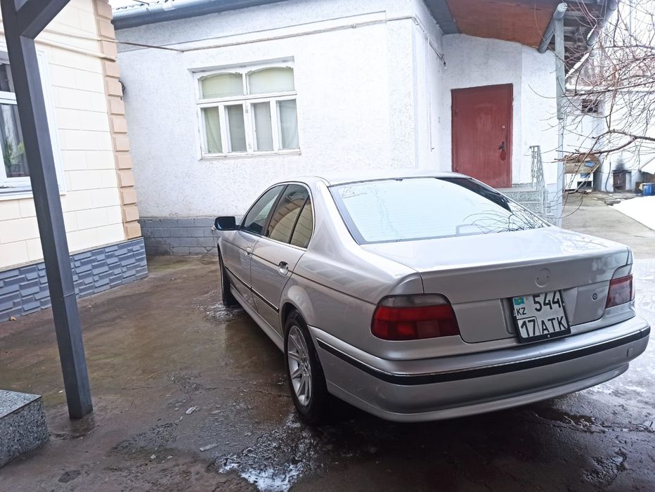 Автомобиль БМВ Е39 2000г