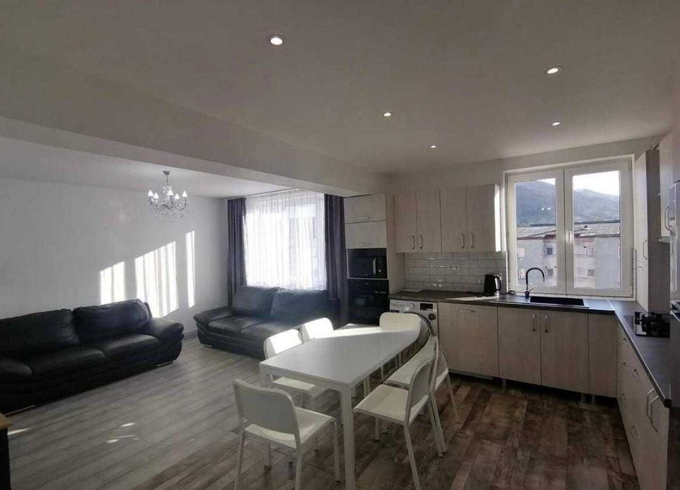 Дава се под наем Тристаен апартамент в Пловдив, Център - 100 кв.м за 450 € - Снимка #3