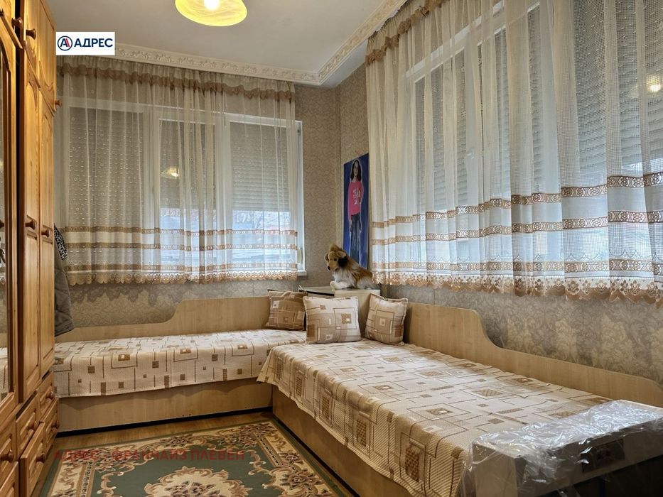 Къща в Плевен-Сторгозия площ 210 цена 198000