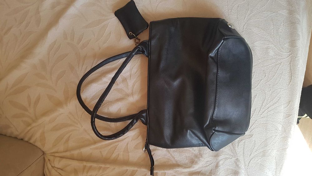 Черна дамска чанта