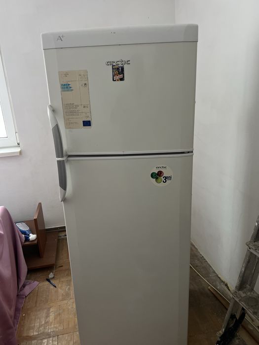 Frigider, masină de spalat rufe , aragaz