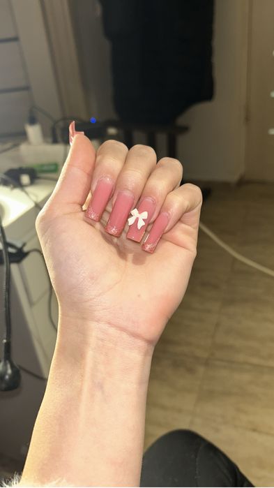 Unghii cu gel 150 de lei