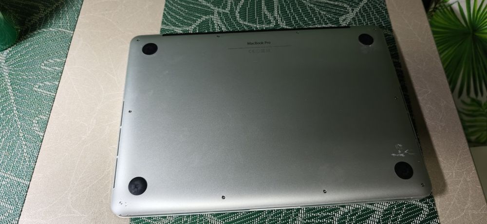 MacBook Pro 13" Retina Early 2015 – i5, 8 GB RAM, SSD 1 TB, baterie nouă (1 ciclu de încărcare)