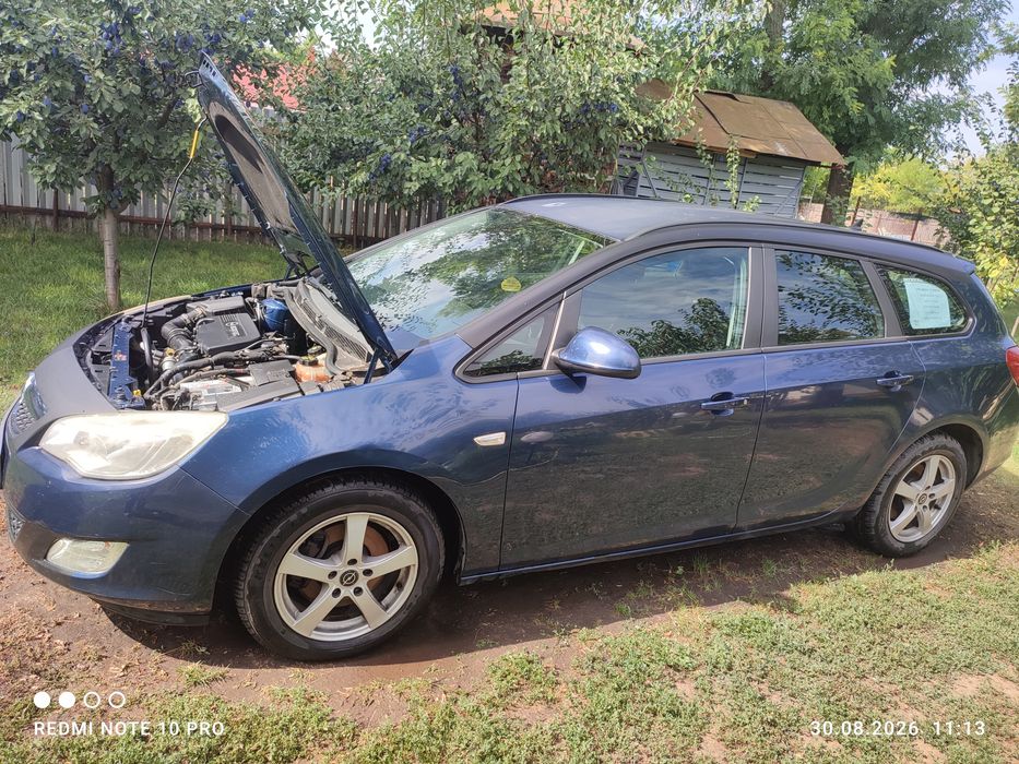 Opel Astra J 2011