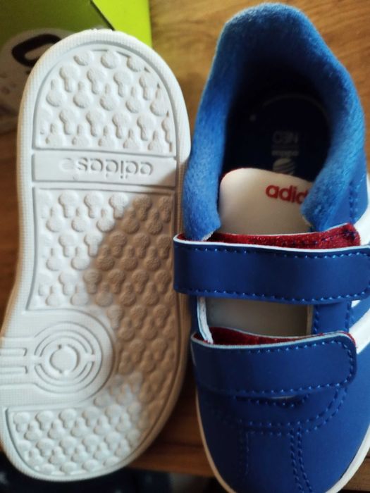 Нови маратонки Адидас, ном.24, 30 лв.