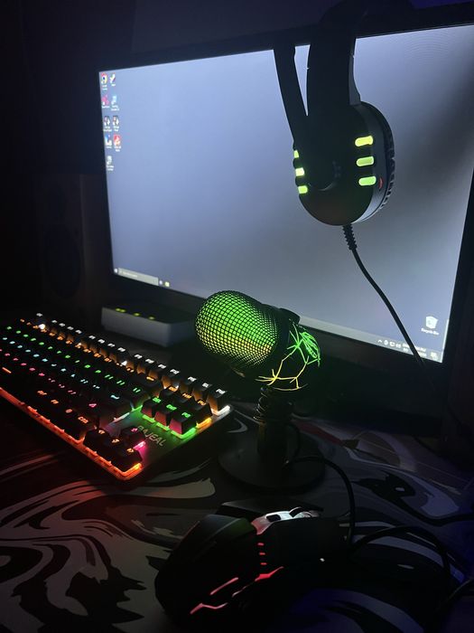 Se vinde microfon de gaming