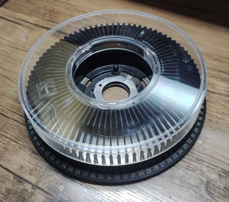 Kodak карусель для фотокарточек диафильмов в коробке как новая.