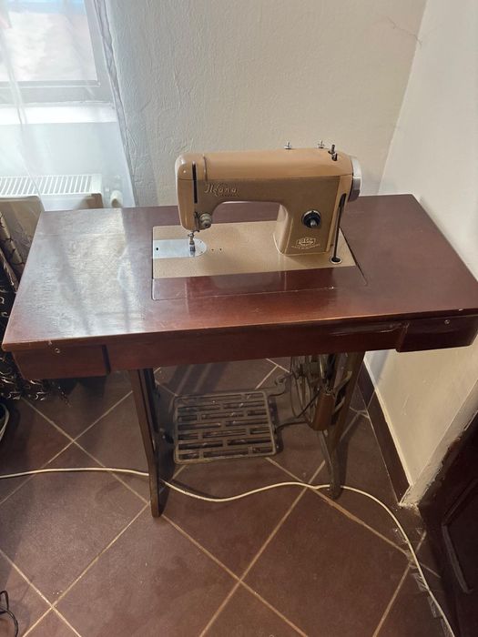 Masina de Cusut Ileana an 1986 - Romania