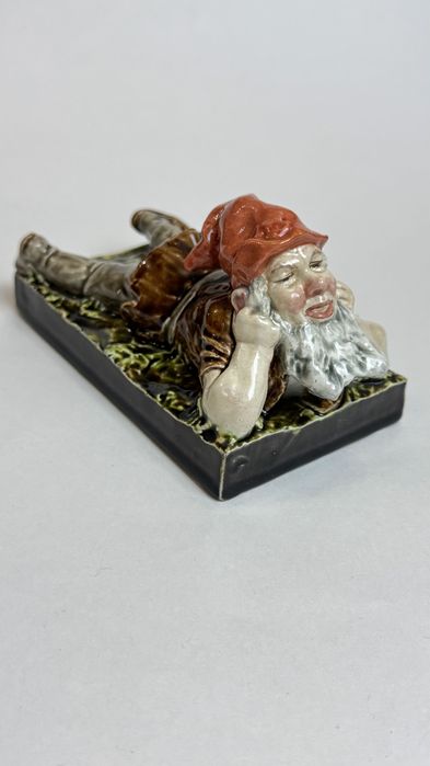 Фарфоровая статуэтка