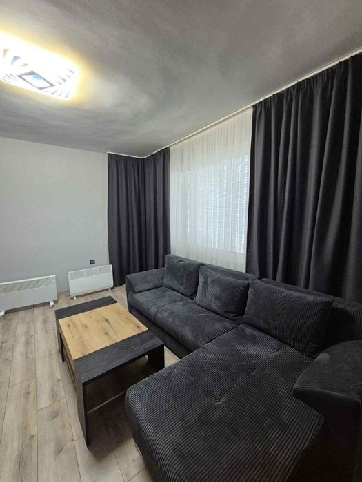 Дава се под наем Тристаен апартамент в София, Гоце Делчев - 90 кв.м за 747.66 € - Снимка #1