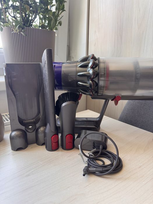 Aspirator Dyson V10