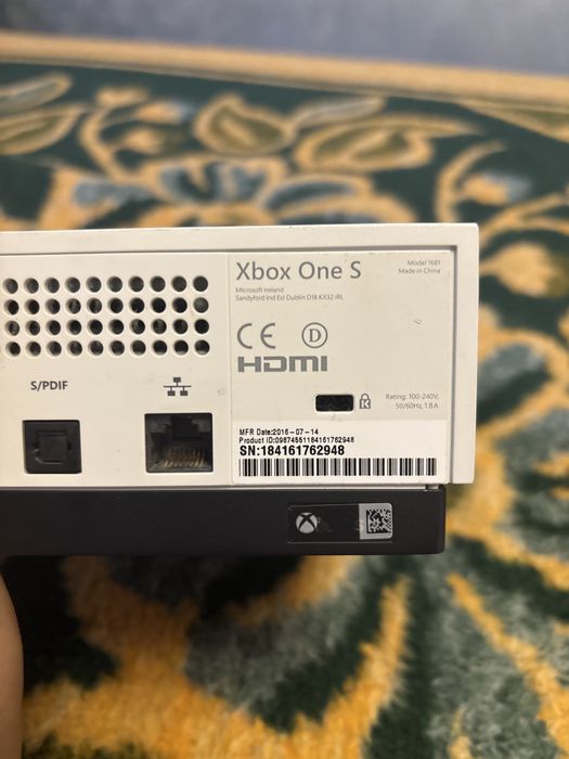 Xbox one s 1Tb като нов!!!