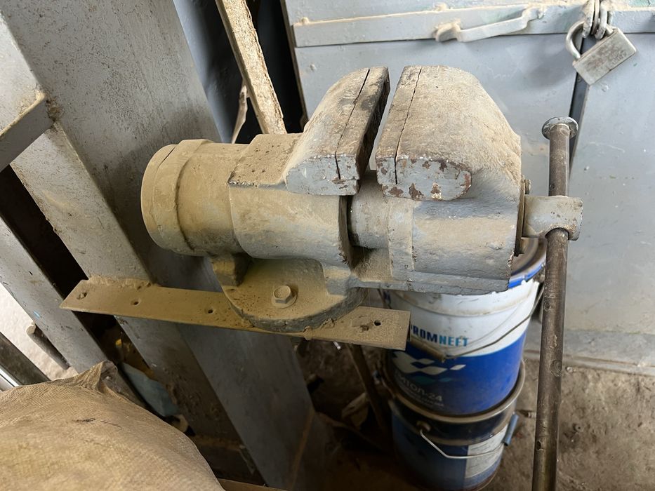 Тиски усталар учун