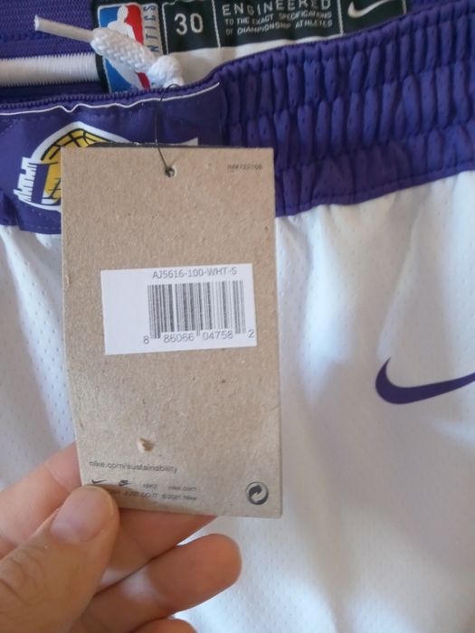 Pantaloni scurți Nike  NBA La Lakers mărimea S noi cu eticheta
