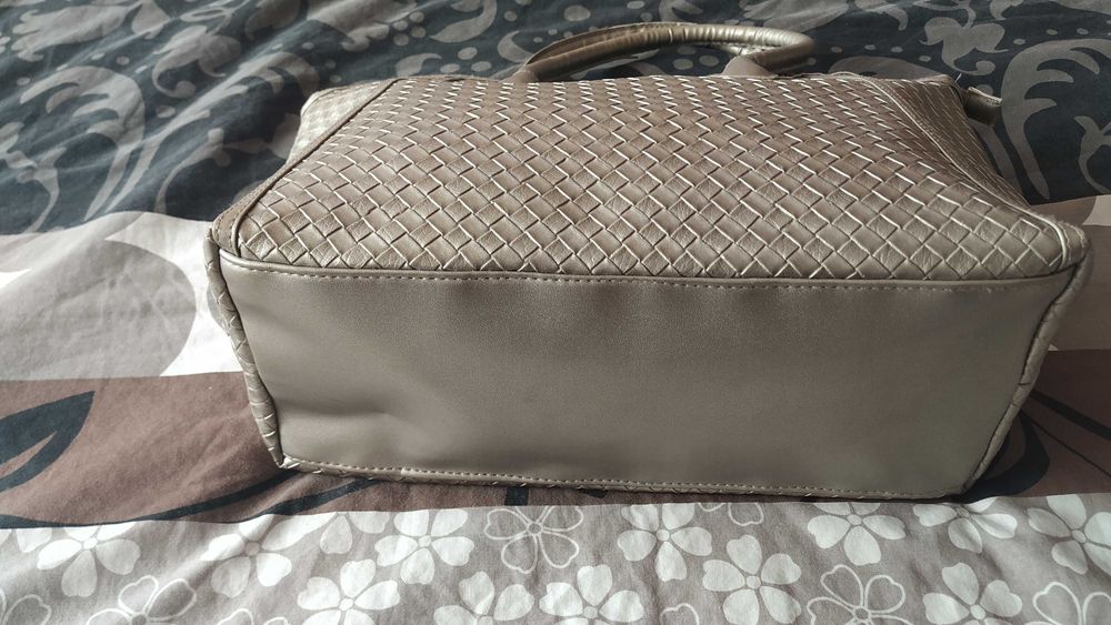 Стилна дамска чанта