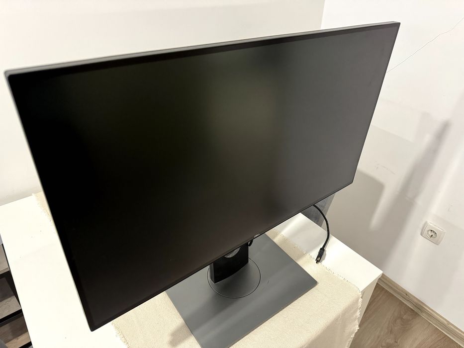 DELL U2718Q 4K Като нов