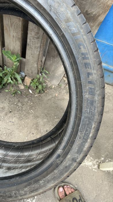Продаю коплект шины 265/40/22 MICHELIN