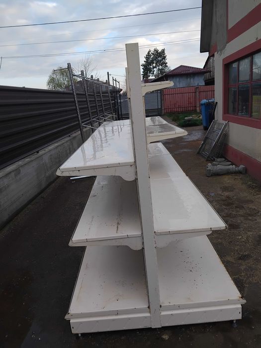 Raft metalic ideal pentru magazin