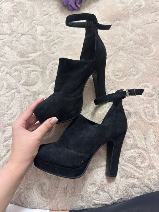 Обувь б/у одевалось максимум 2 раз