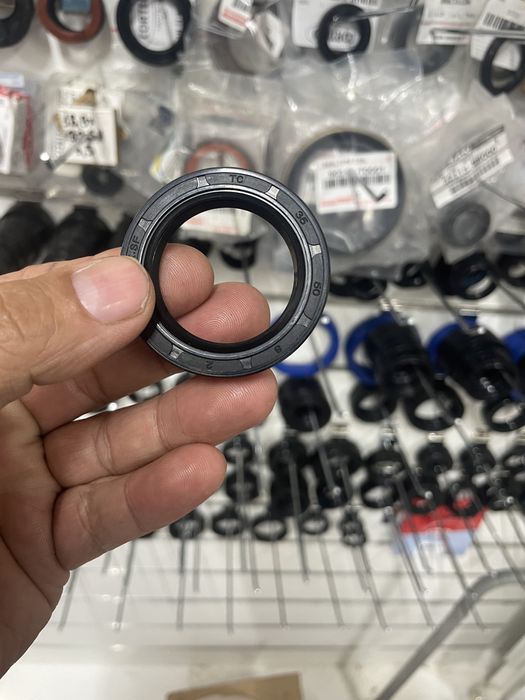 Сальники,Ремни,Подшибники.