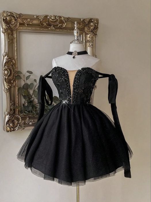 черна къса  рокля с корсет и тюл