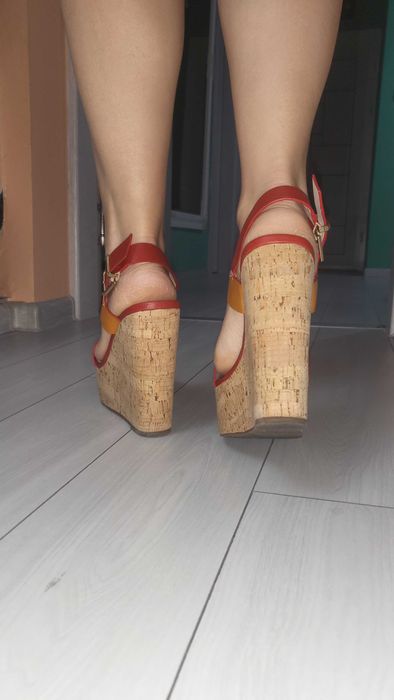 Дамски сандали на платформа