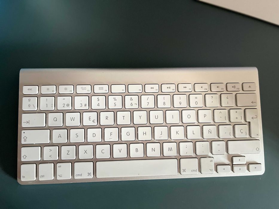 Apple Mac mini M1 16GB RAM / 1TB SSD + Magic Keyboard + Magic Trackpad + Monitor LED IPS LG 29” UltraWide Full HD