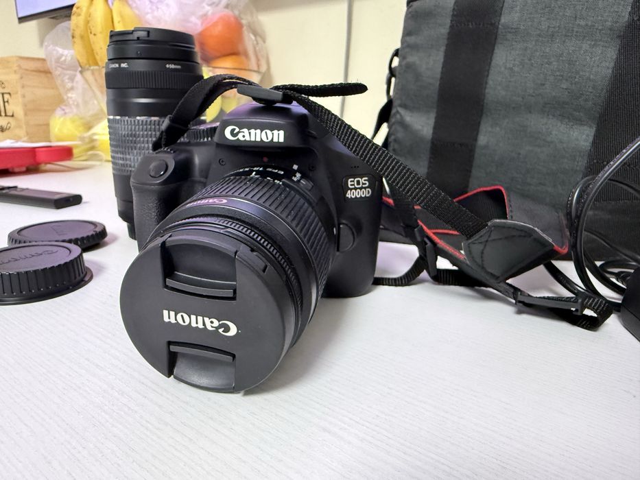 Canon EOS 4000D + 75-300mm и 18-55mm обективи Без забележки