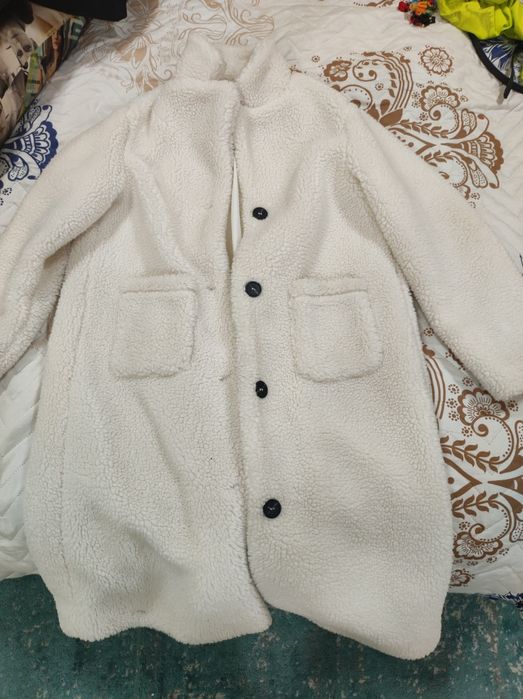 Дамско бяло палто