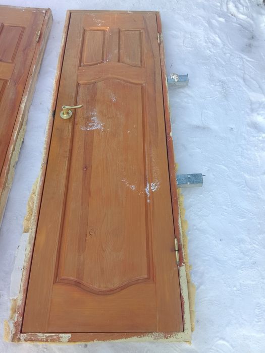 Продам двери входные.