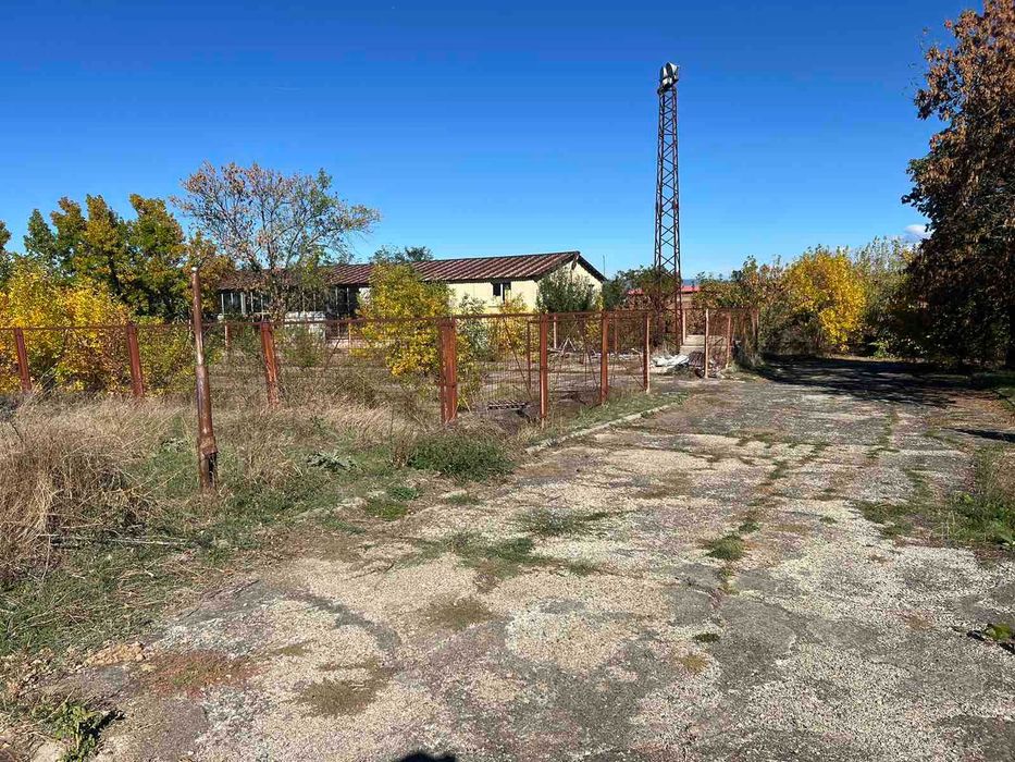 Продава се Промишлена сграда в Казанлък - 16466 кв.м за 93 €/кв.м - Снимка #11