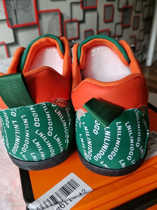 Маратонки, чисто нови