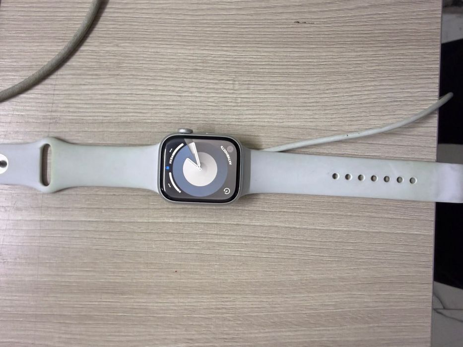 Apple Watch 8 продам коробка есть