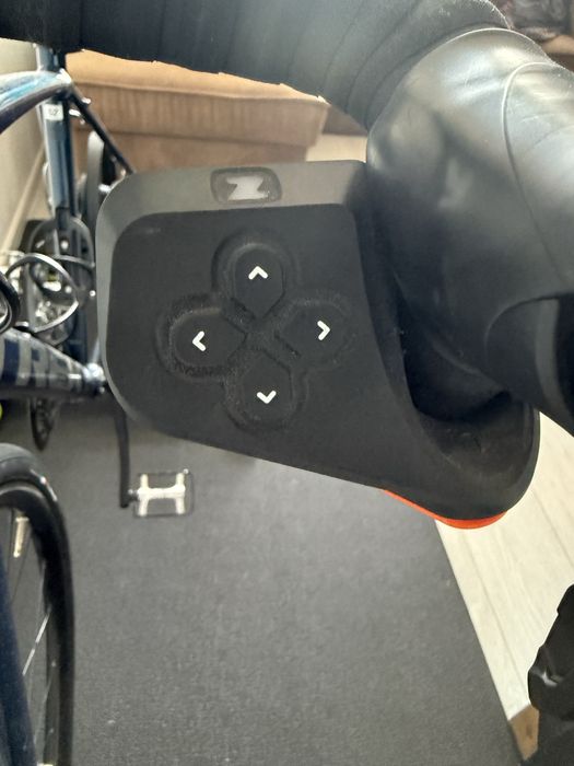 Wahoo Kickr Core + Zwift Play + Mat