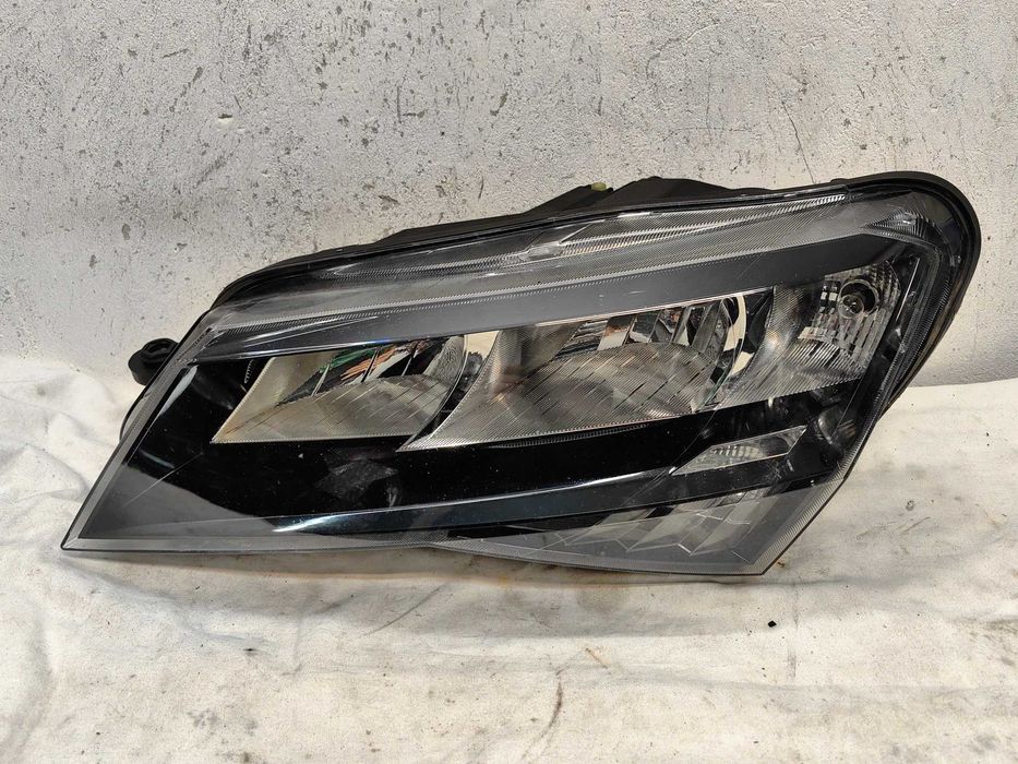 Оригинален фар Шкода  Skoda Superb