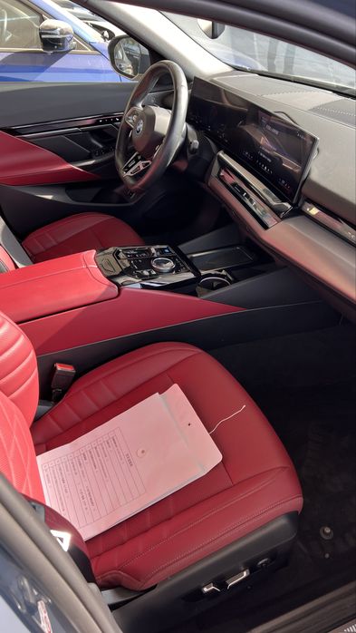 BMW i5 35L srochniy sotiladi