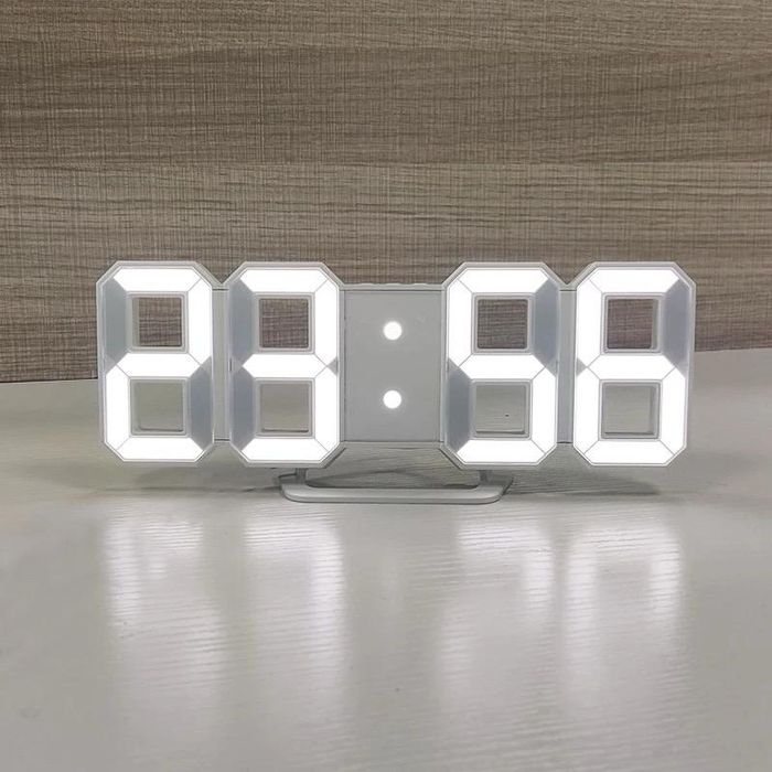 3D цифров часовник , студено бяло LED осветление