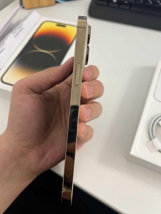 Продам Iphone 14 Pro Max 256 ГБ золотистый