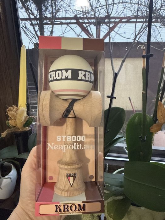 Kendama Krom STROGO Neapolitan