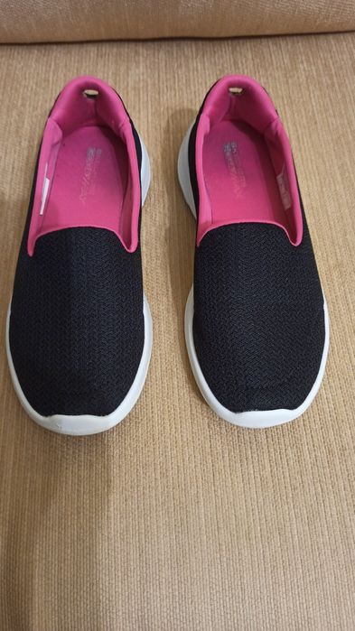 Sckechers in stare bună